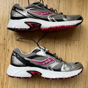 Saucony women’s shoes US size 9